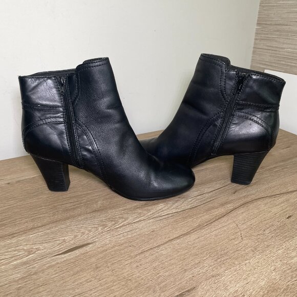 Women's Size 11 Clarks Black Leather Zip Up Heeled Ankle Bootie - Picture 8 of 10